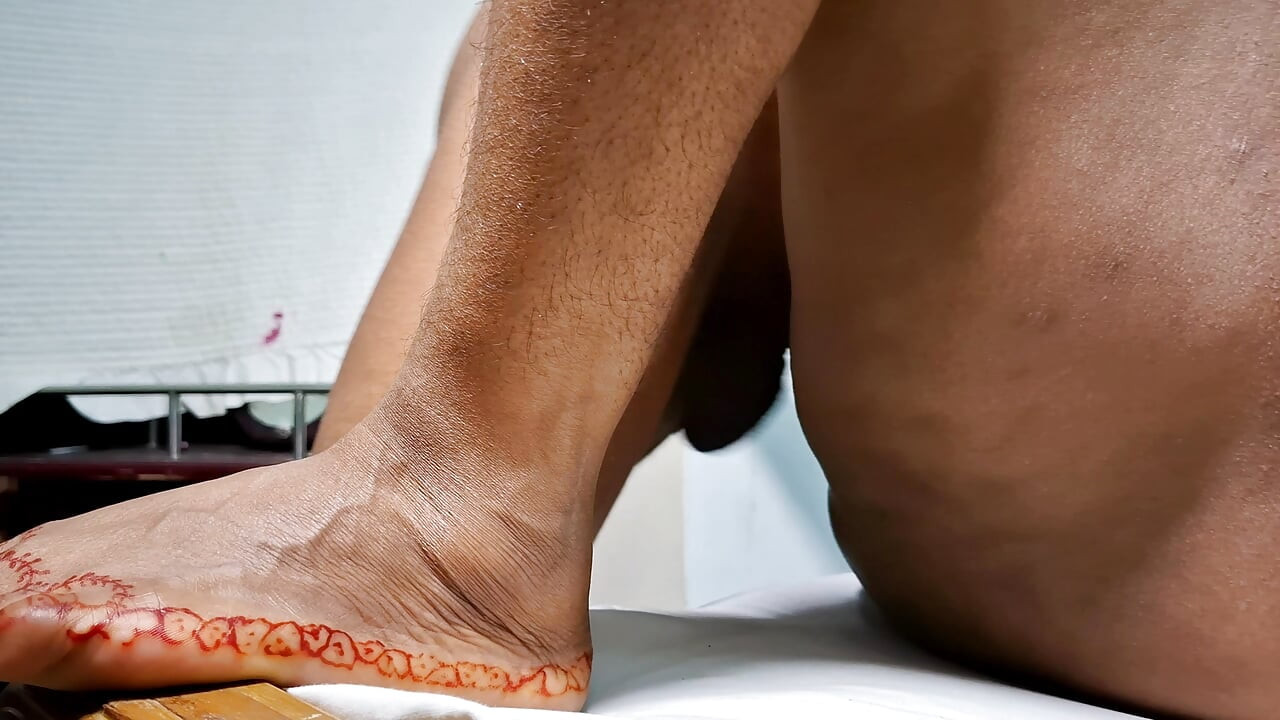 My stepbrother takes a shower and I come in to fuck myself with his