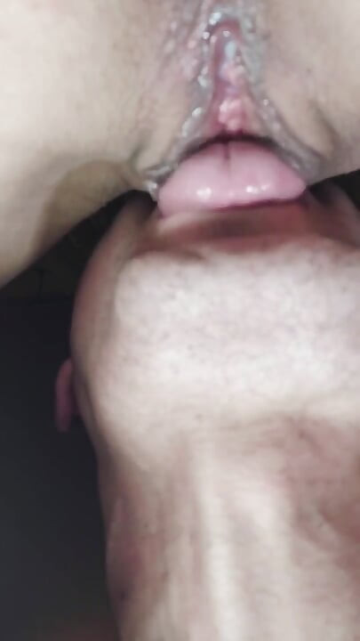Teen shaved pussy licked very close up very wet pussy