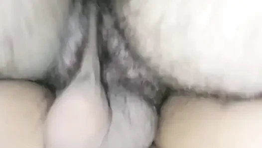 Panat besar istri saya dengan Dogystile dan piyama membuat saya orgasme sangat cepat di dalamnya