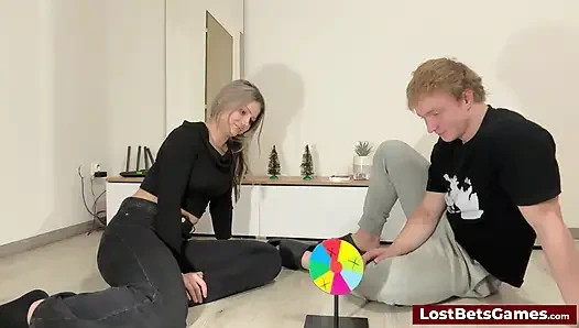 Дикая игра пар с стриптиз-колесом Fortune Challenge