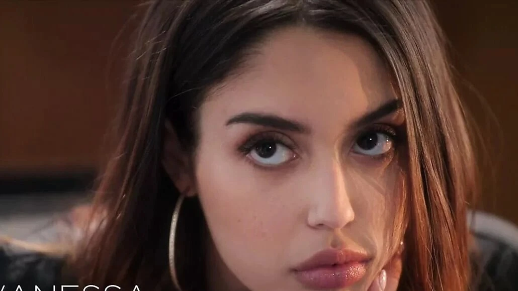 Tushy anal takıntılı vanessa sıcak iş arkadaşı Oliver'ı baştan çıkarıyor