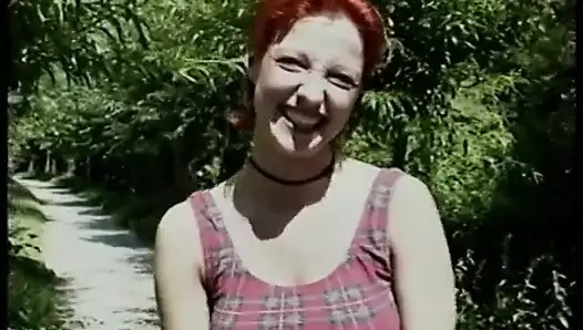 Rothaarige MILF zum ersten mal vor der kamera