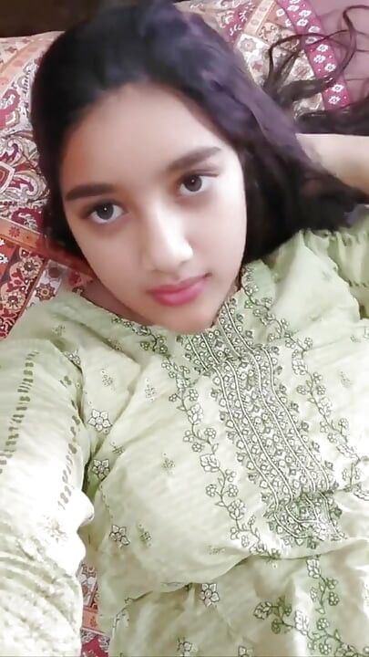 Desi Village Girl Fuck Horny Pussy by Fingering and Showing Boobs and Play with Fingering