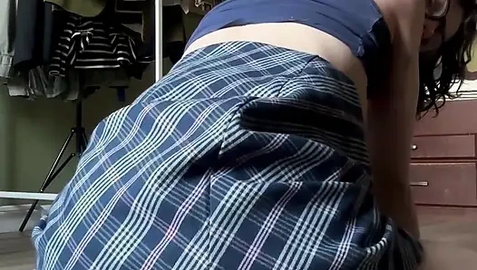 Murid dengan tebal ini lagi asik ngocok sambil ngomong jorok