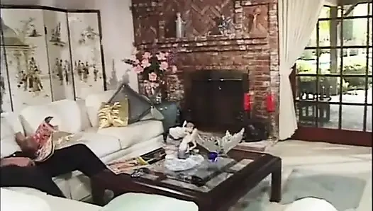 Sarışın genç kız amcığındaki yarağı seviyor