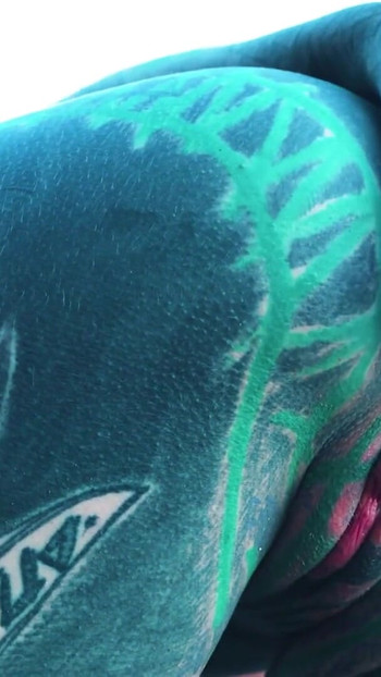 Masturbuji venku poblíž konečníku s robertkem | Klip 2