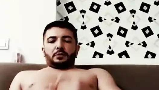 Türk adam şimdi oynuyor