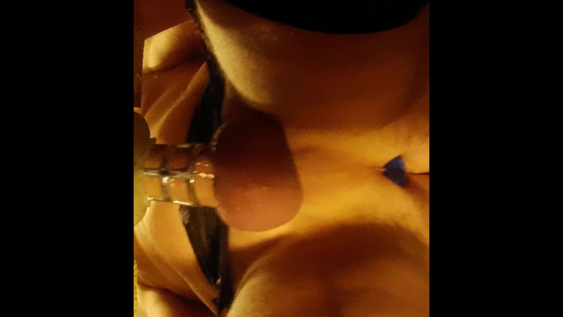 在笼子里的射液毁了性高潮