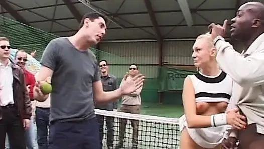 Ir si cewek tenis perancis dientot dua kontol di seks threesome