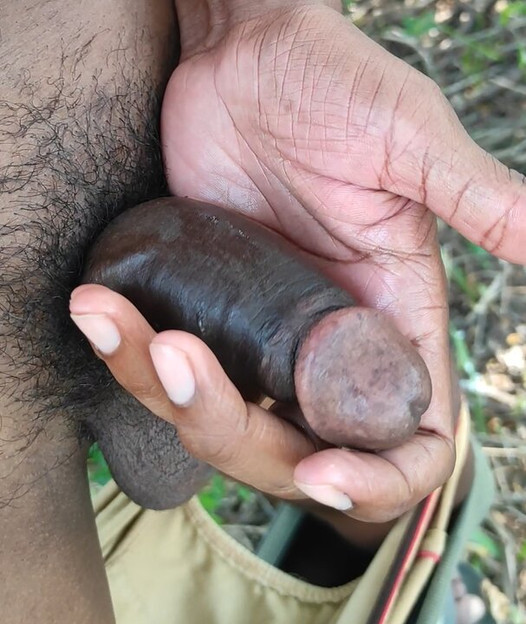 Wald masturbiert, sehr lautes Stöhnen