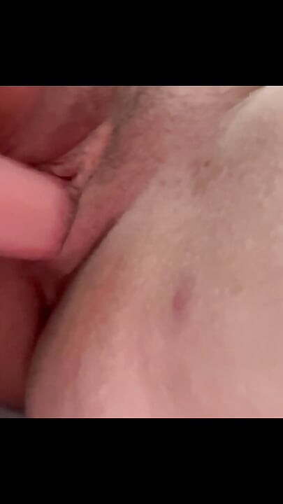 Assista-me tomar banho, dedilhar minha buceta, vibrador e esguicho