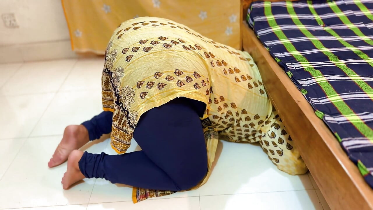 Arab Hot Maid Stuck: Please Hurry up & Fuck My Big Ass Then Get Me Out of Under Bed