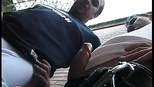 Zwei Kerle Abwichsen Artet in Vierer Aus