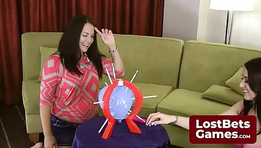 Si pecundang bugil prick bang lagi asik muasin dirinya sendiri di sofa