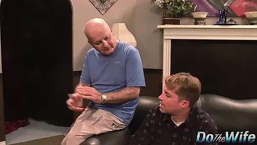 Возбужденная домохозяйка Cathy Heaven хочет, чтобы ее задницу трахнули