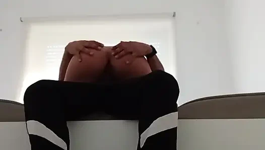 Den ganzen nachmittag verbrachten wir mit sex.