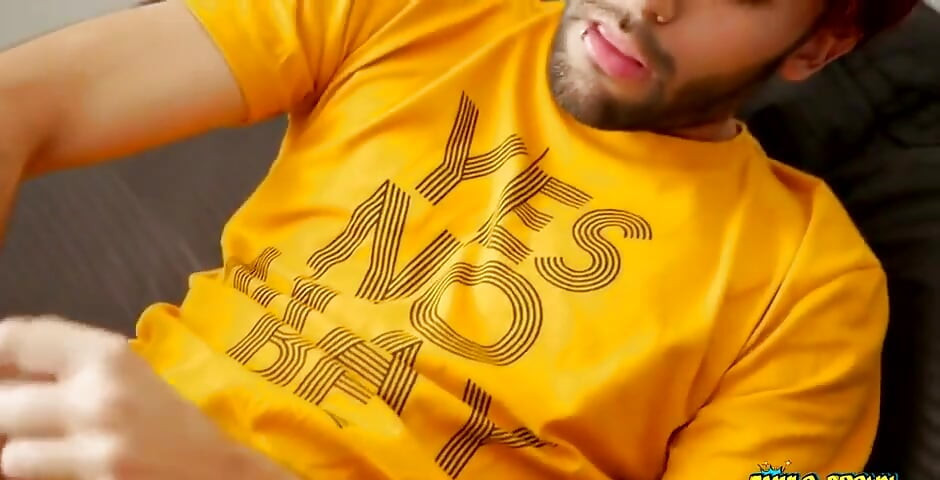 मेरी गांड की मालिश करने वाली मेरी पी स्पॉट के अंदर तीन उंगलियां मुझे तीव्र चरमसुख देती हैं