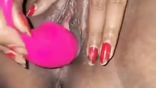 Istri semok lagi asik fingering memeknya