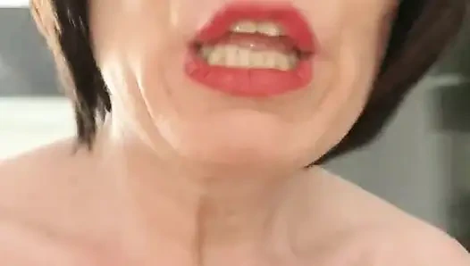 Ofiste fışkırtarak çıplak koşma