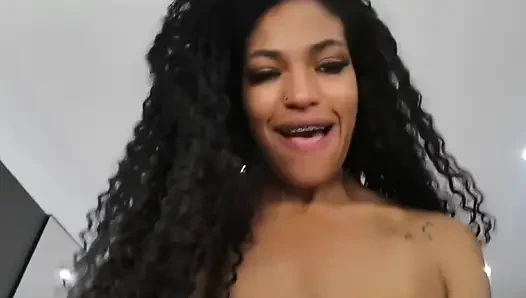 Üvey kız kardeşimin büyük göğüsleri