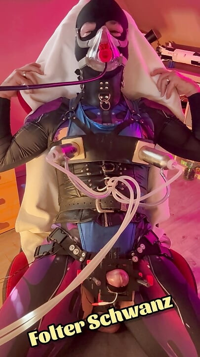 Pederast curvă scroafă curvă cu sfârcuri, pompă, mașină de muls pederast