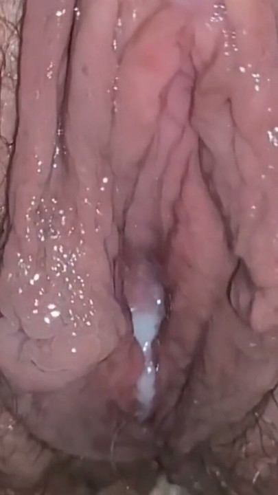 kompilasi kencing panas baru aku .. pussy rama-rama berbulu dengan labia panjang..untuk peminat kencing aku! | Klip 1