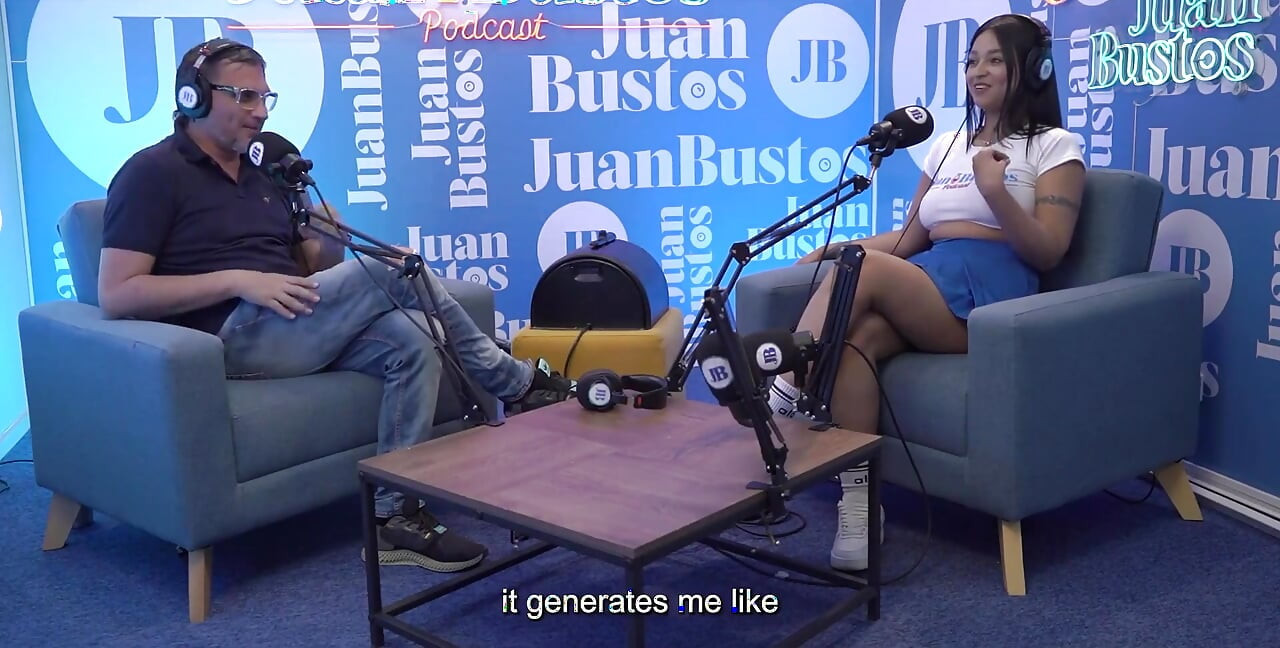 Latina oleada com belos peitos Kataleya Ross pula na máquina vibrador até ela gozar! Juan Bustos Podcast