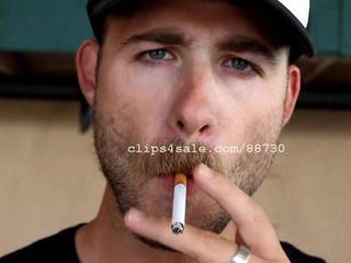 Fétiche du tabagisme - Luke Rim Acres en train de fumer