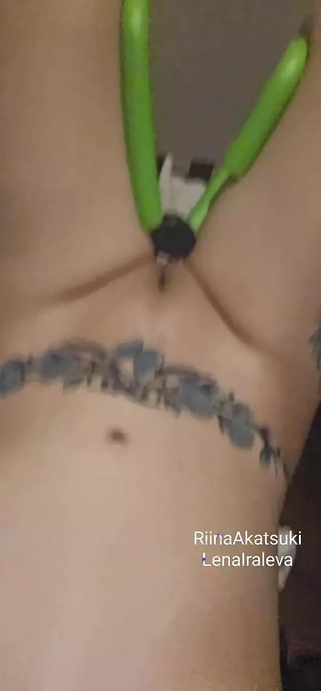 Gym machine leaving my cunt more unprotected to be fucked