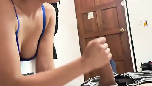 Üvey kız kardeş eski sevgilisiyle çok ileri gitti... Sürpriz son (derin gırtlak, yüze boşalma)