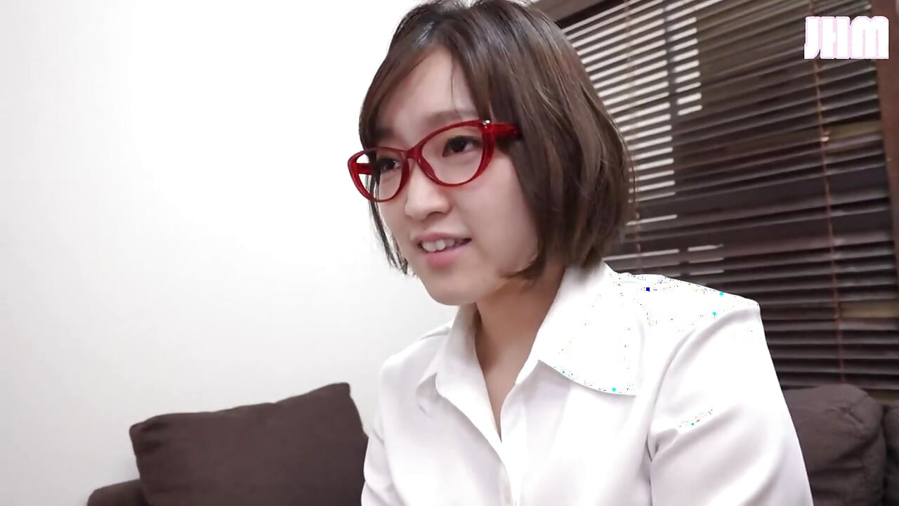 Beautiful Female Manager’s Secret Deal. Will This Really Secure the Contract? - Chapter 1