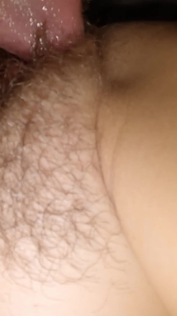 Detik epik dari "Makan pepek berbulu yang menakjubkan dan kongkek lidah dubur - rakaman dekat melampau ASMR dubur dan menjilat pepek"