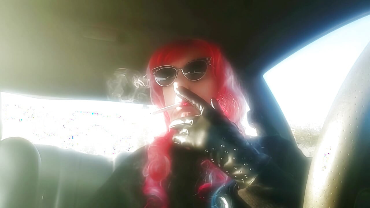 MATURE RED HEAD MRS. ROMAN CAR SMOKING VS 120 MENTHOLS