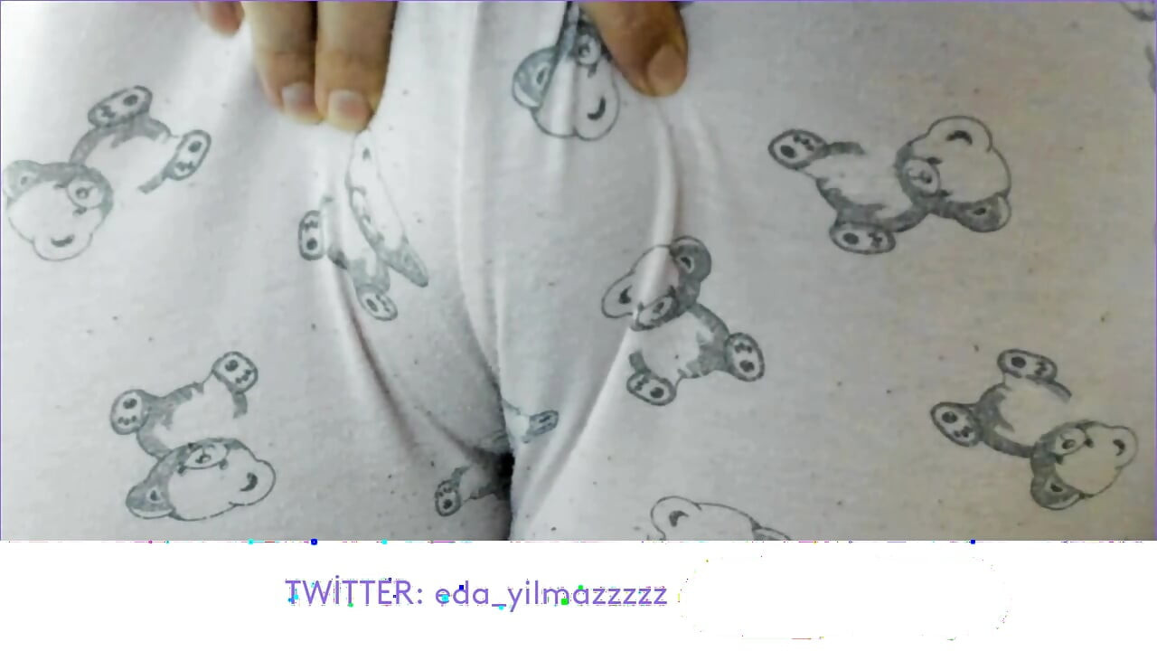 CAMELTOE- SWOLLEN PUSSY- MASTURBATE WITH PAJAMAS