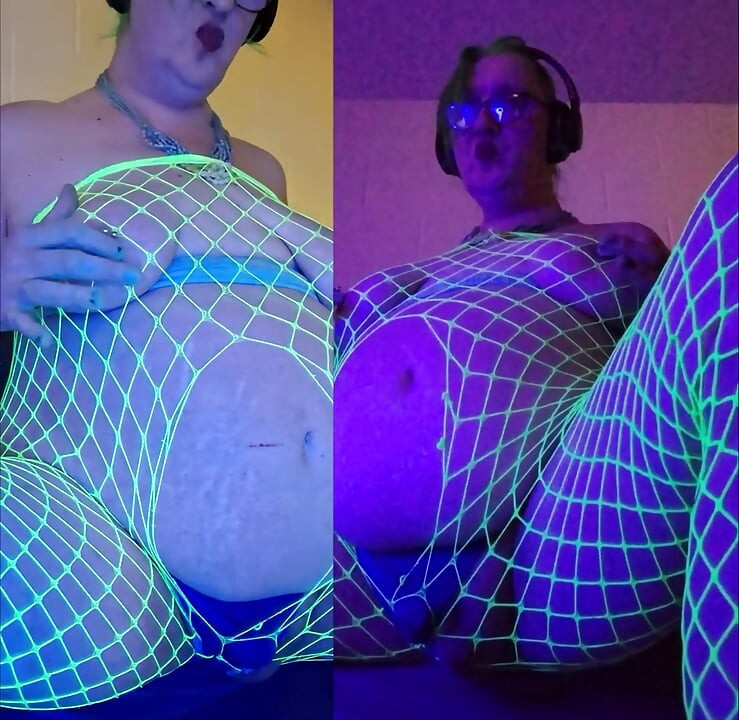 Double Mint Cum - a Green Goddess hologram
