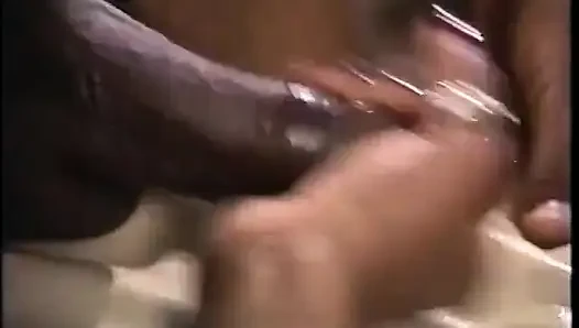 Afrikalı genç kız amını siktirirken ağzında farklı yarakları seviyor