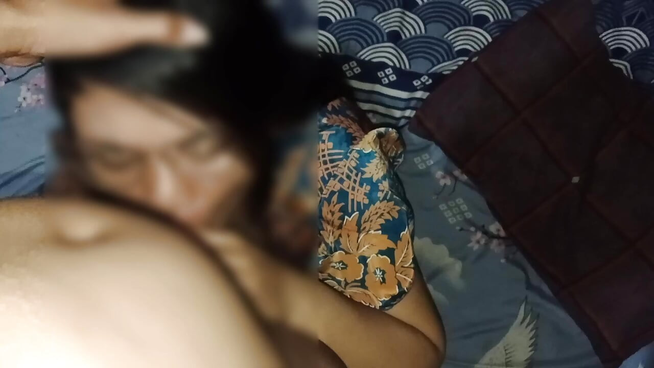 在MiChat上預訂女人的完整視頻