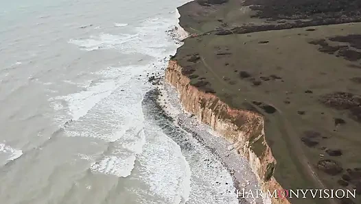 Cewek pirang erotis dientot dan dicrot