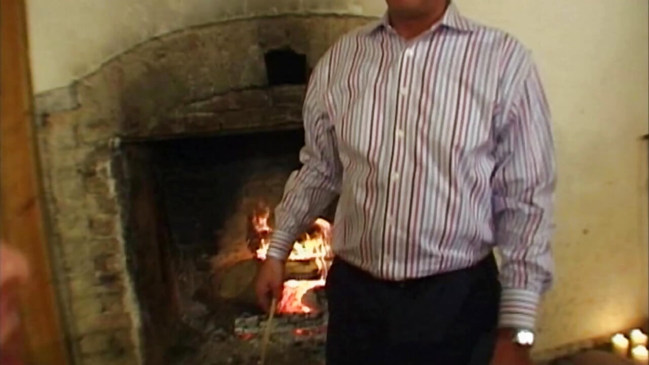 BDSM, камшици, ограничители, бастуни, восък, пейки, дилда, вибратори, връзване, крещене, лесбийки.