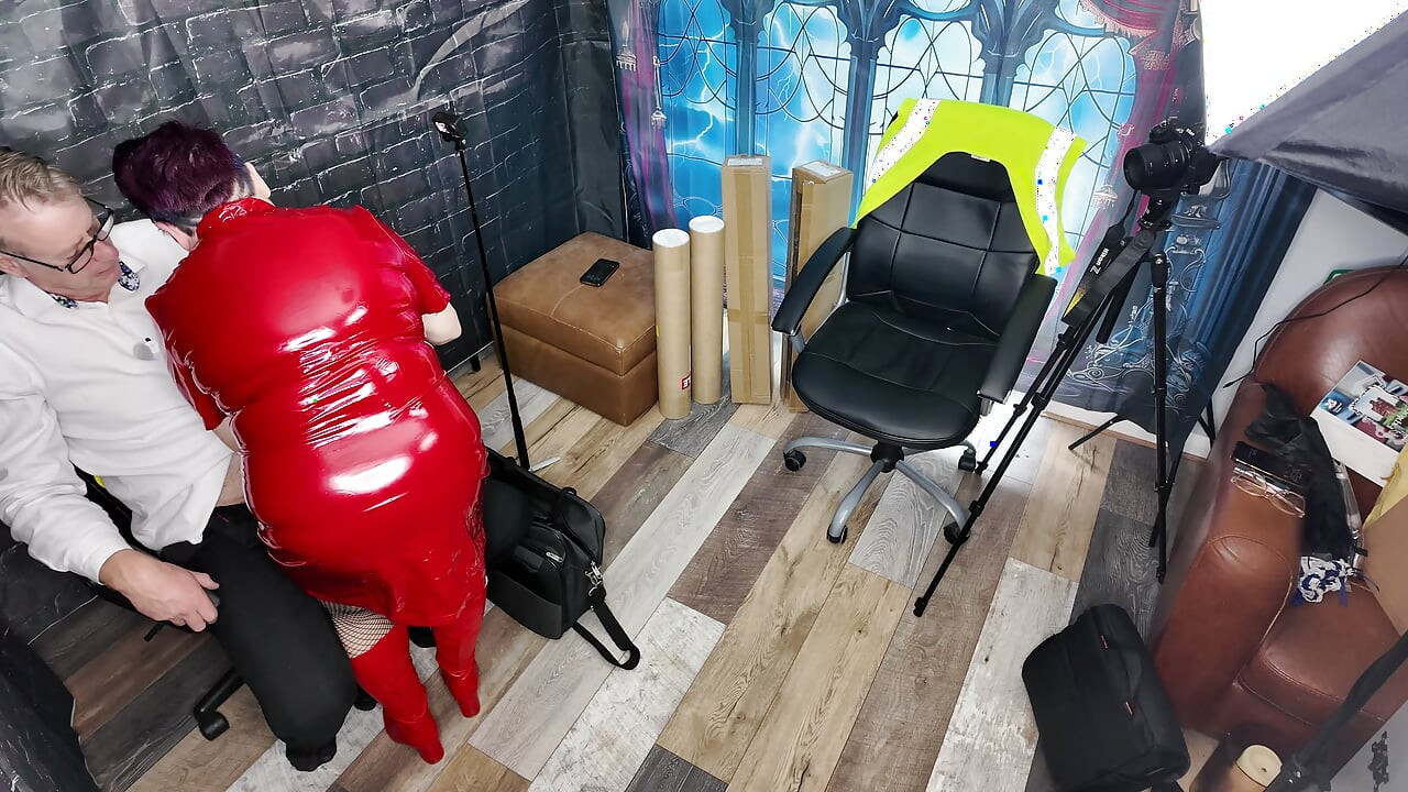 El secretario ep2: la secretaria ataca - parte 1