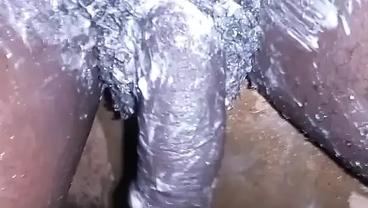 19 yaşındaki zenci adam büyük zenci yarağıyla mastürbasyon yapıyor