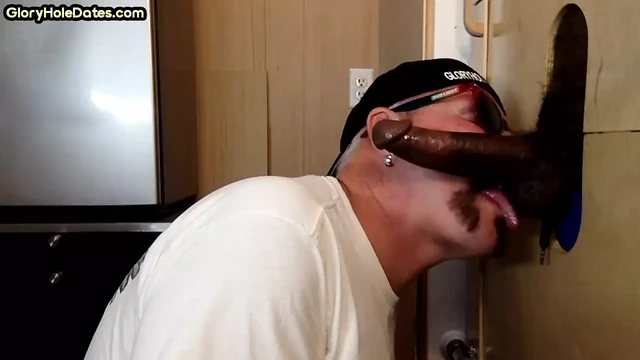Gloryhole gay enjoys sucking hard cock b4 anal fucking