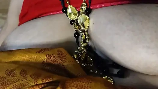 Bhabhi steckte sexzeug in muschi ein und nahm muschisaft heraus