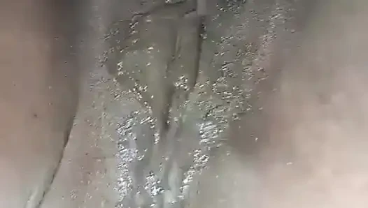 Kel üvey baba yaşlı üvey kızıyla seks yapıyor
