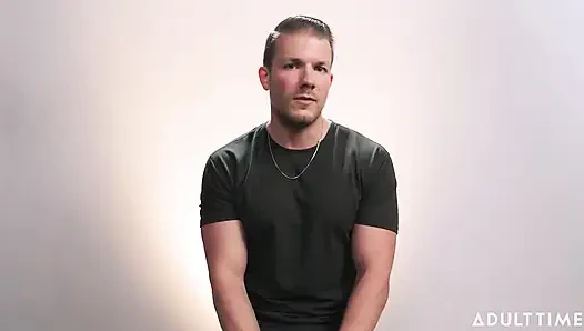 Codey Steele porno ve zevk için mormonluğu terk etti! | yıldızı röportajı | Adult Time