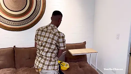 Carpenter beni canlı yayın yaparken yakalıyor ve onu sikiyorum