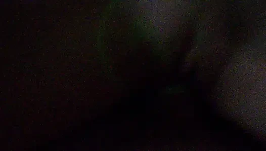 Часть 2 нашего первого секс-видео! Он трахает мою хорошенькую розовую киску большим хуем, и я заставляю его кончить повсюду!