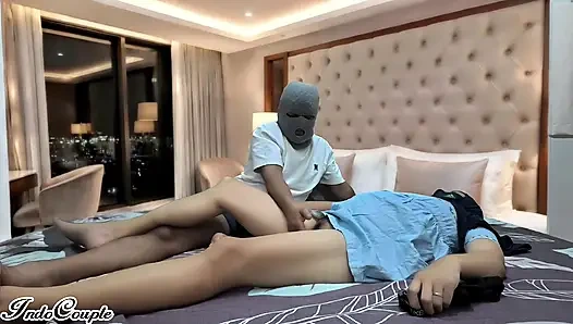 Ich liebe es, meine Sexsklaven zu demütigen, meine Befehle zu befolgen und meine Unterwäsche und mein Haar zu küssen