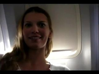 Fata se udă în avion privat