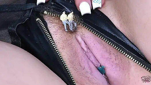 2 büyük memeli orta yaşlı seksi kadın ile dev kadın